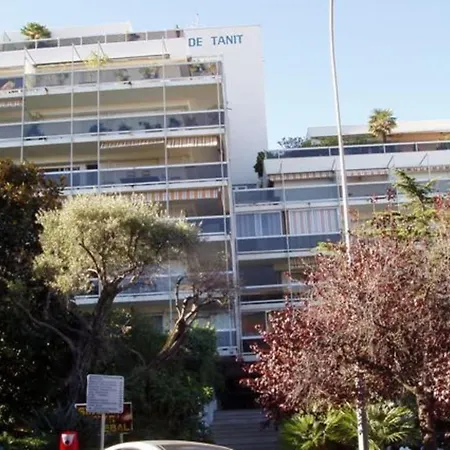 Beautiful With A Nice View On The * Αντίμπ